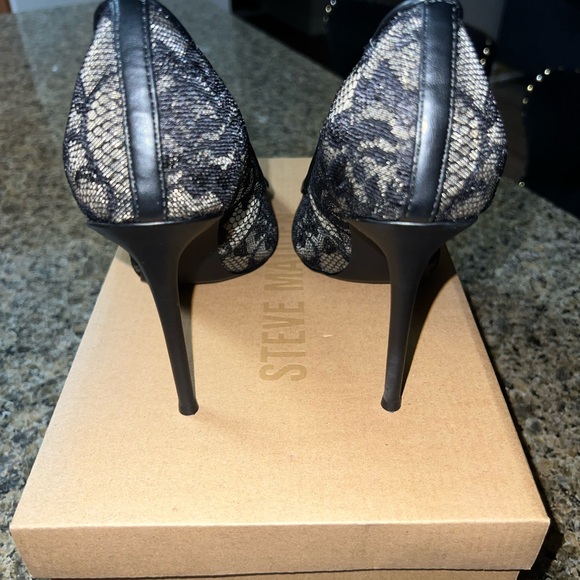 Steve Madden Black Lace Women's Heels PREOWNED in Great Condition - Picture 4 of 7
